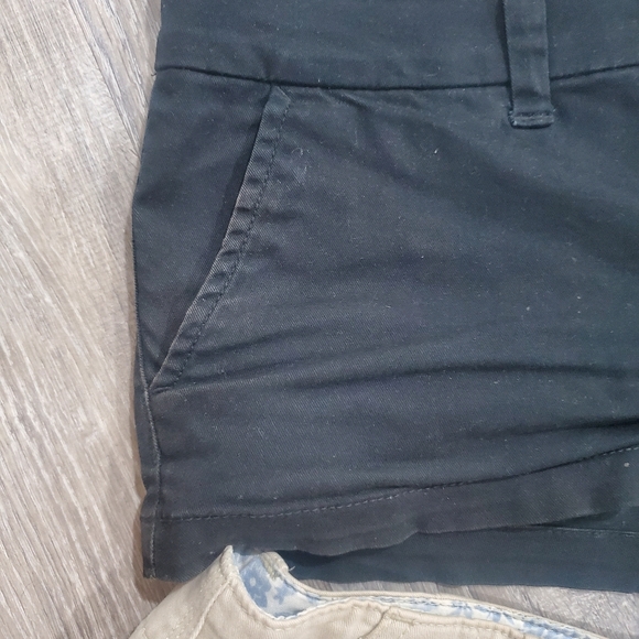 set of American eagle size 0 black and khaki shorts - Picture 8 of 10